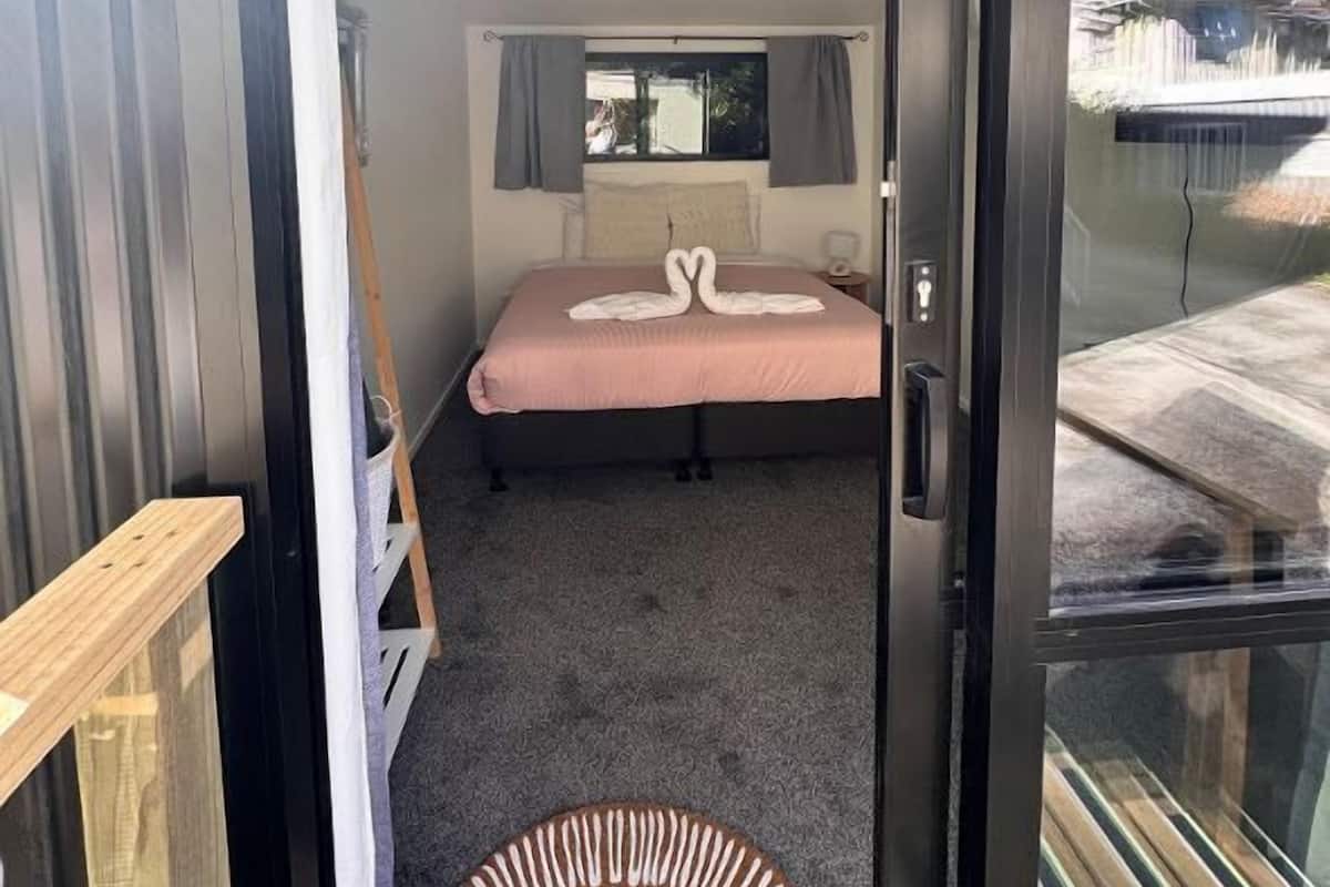 In-room safe, free WiFi, bed sheets