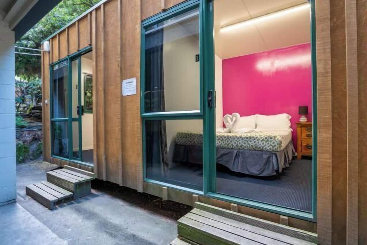 In-room safe, free WiFi, bed sheets