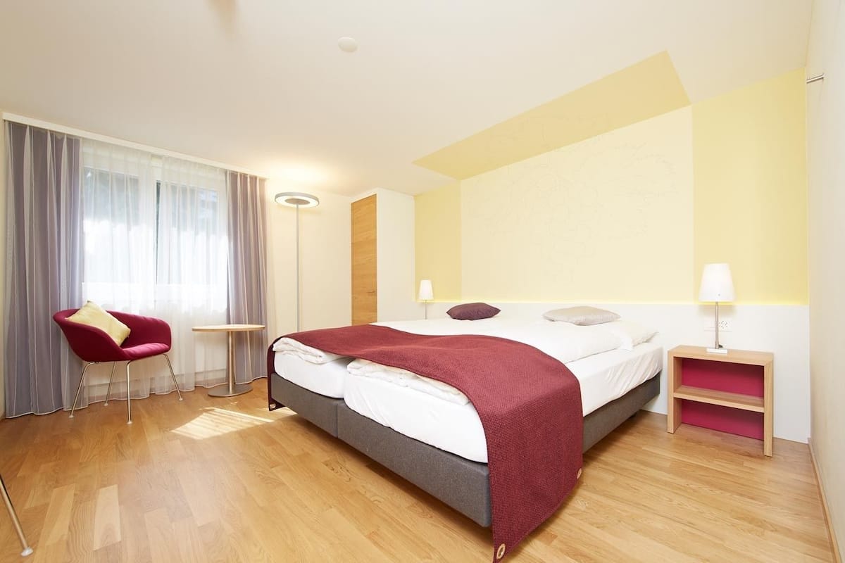 Premium bedding, desk, soundproofing, rollaway beds