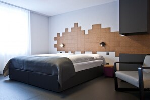 Chambre Confort double | Literie de qualitĂ©, bureau, systĂšme dâinsonorisation