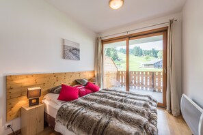 Cots/infant beds, free WiFi