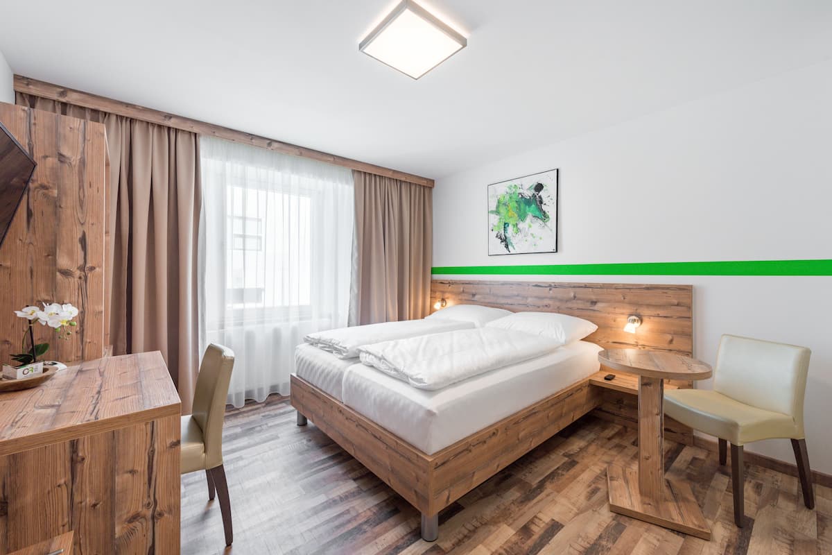 Chambre Double Standard, 1 chambre, salle de bains attenante | Matelas Select Comfort, bureau