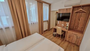 Comfort Double Room, 1 Bedroom, Ensuite | Select Comfort beds, desk, laptop workspace, blackout curtains