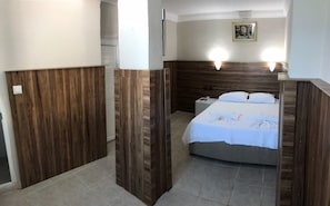Minibar, desk, free WiFi