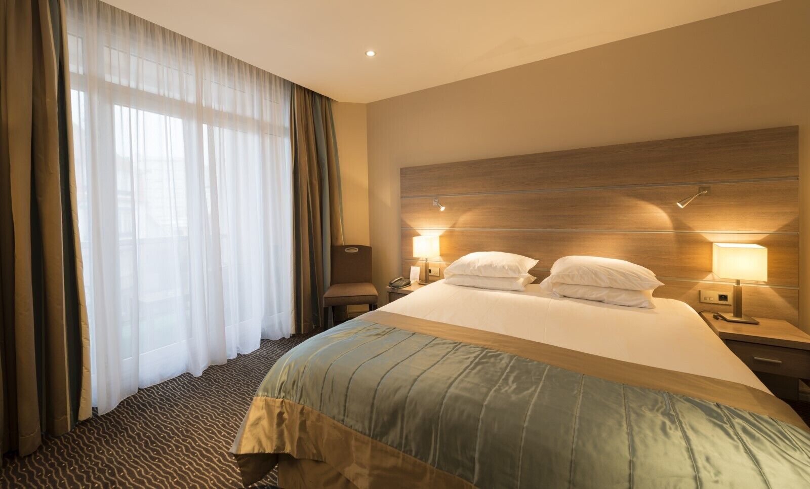 executive double room | 1 bedroom, in-room safe, desk, iron/ironing board