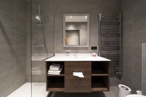 Standaard Twin kamer | Badkamer | Gratis toiletartikelen, handdoeken