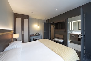 Superior Double Room | In-room safe, desk, iron/ironing board, free WiFi - Hôtel Bristol (Le Touquet-Paris-Plage)