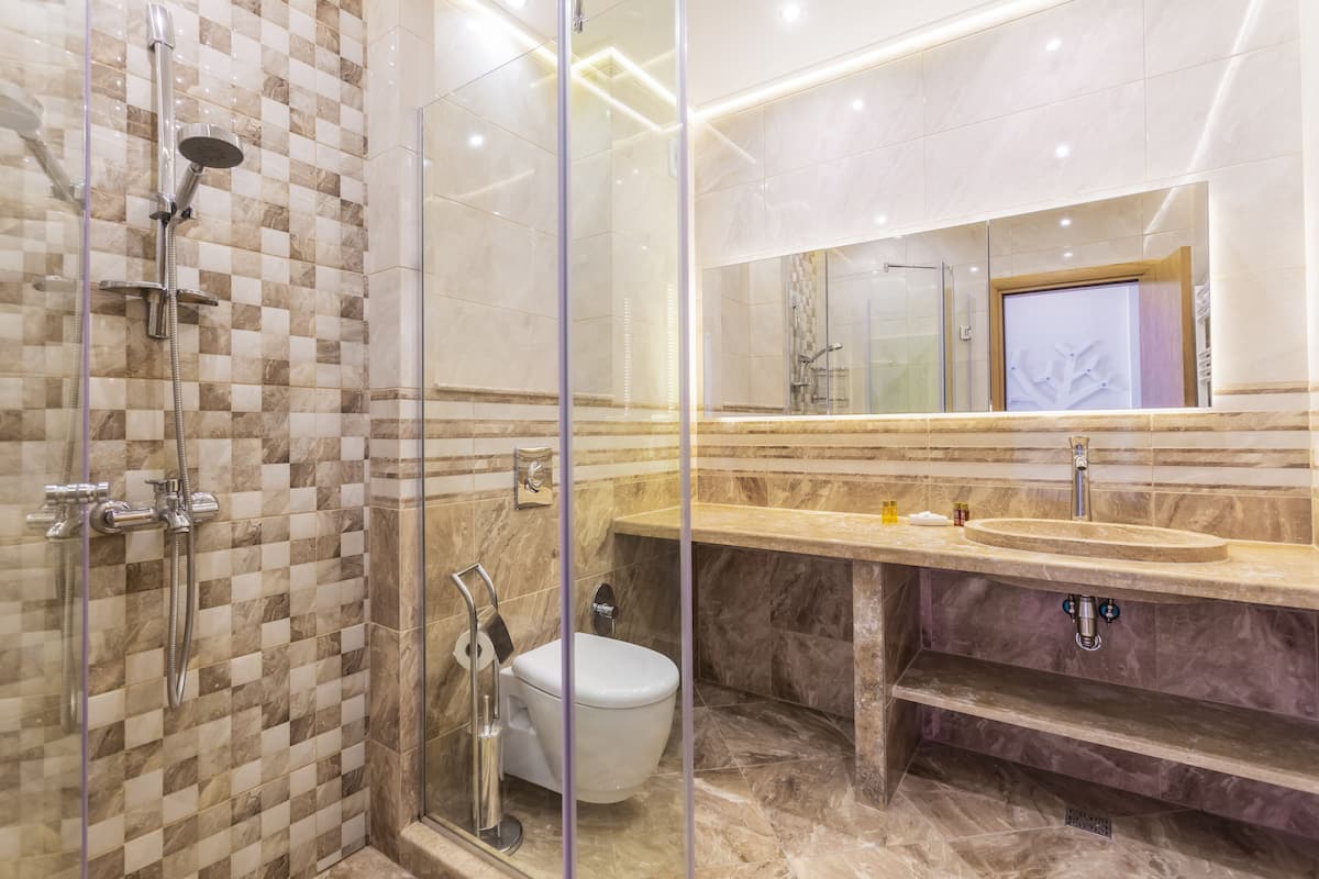 comfort apartment, 2 bedrooms, balcony, sea view | desk, soundproofing, iron/ironing board, cots/infant beds