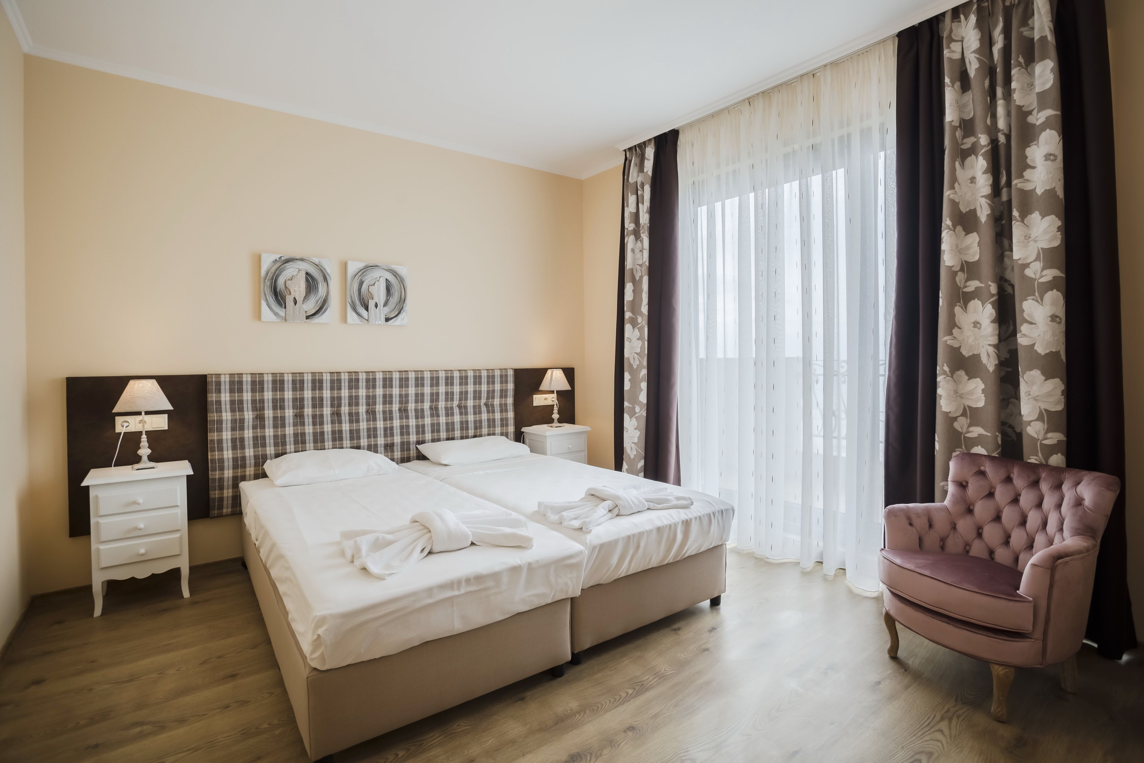 comfort apartment, 1 bedroom, balcony | desk, soundproofing, iron/ironing board, cots/infant beds