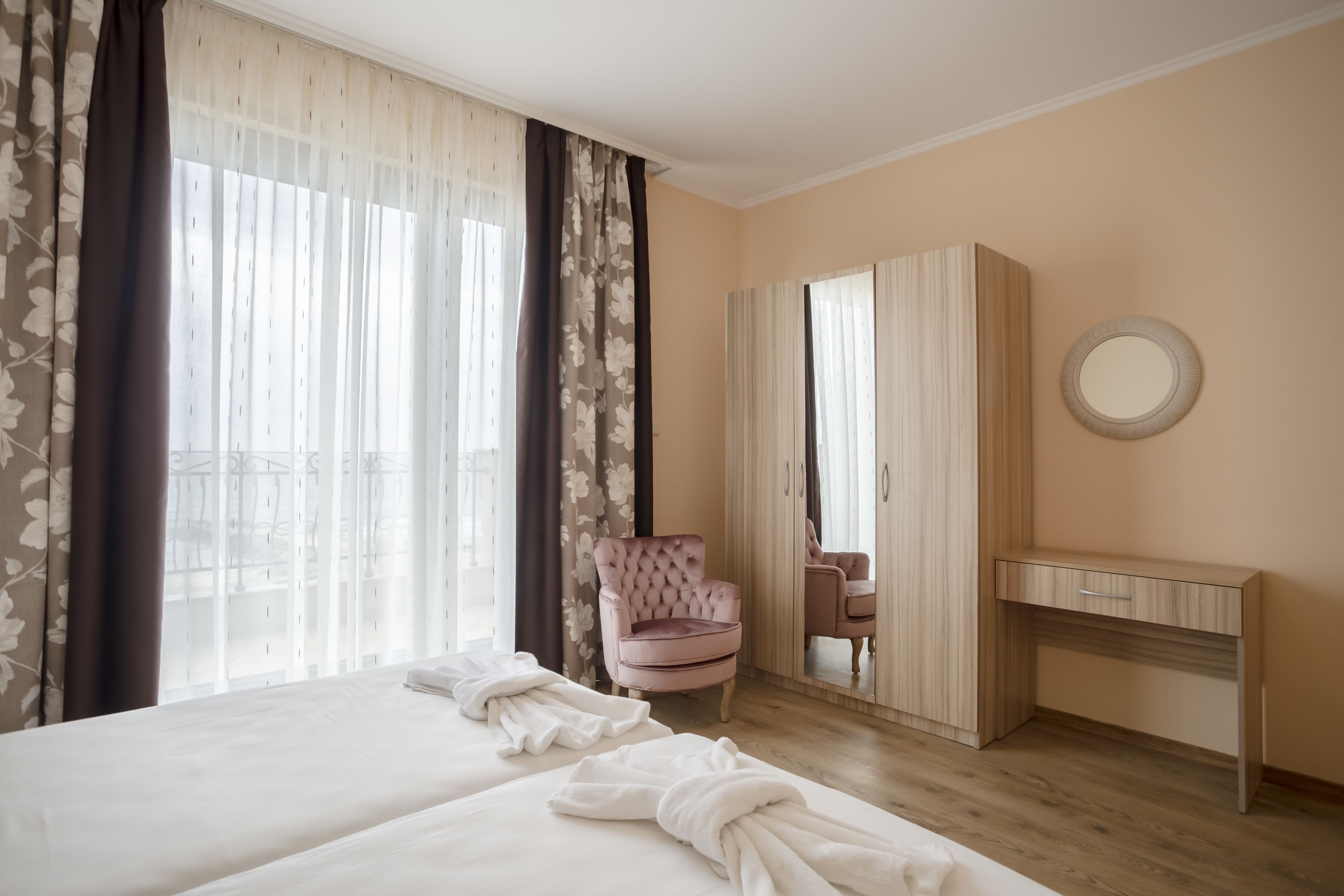 comfort apartment, 1 bedroom, balcony | desk, soundproofing, iron/ironing board, cots/infant beds