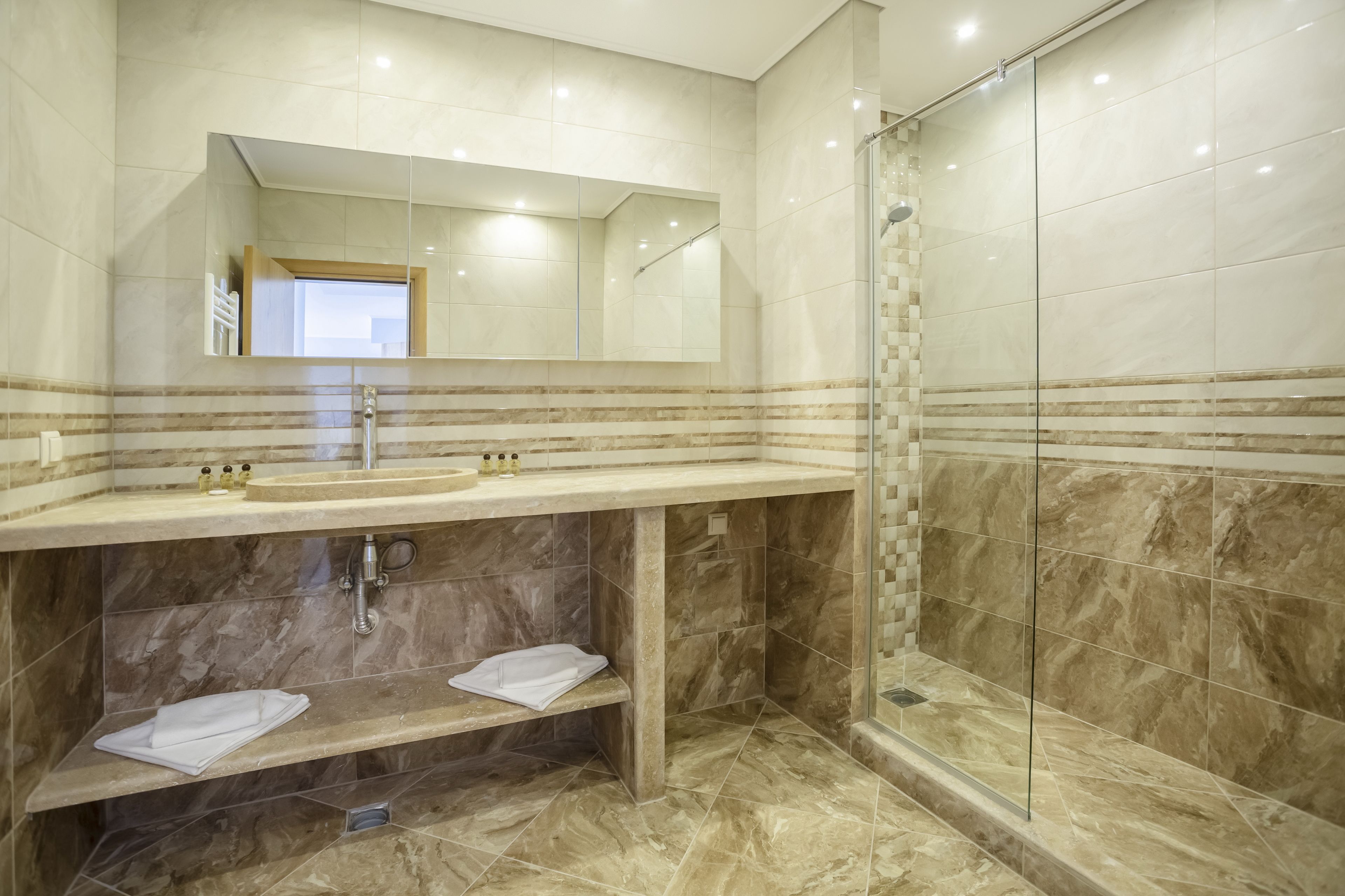 comfort apartment, 2 bedrooms, balcony, sea view | bathroom | shower, free toiletries, towels