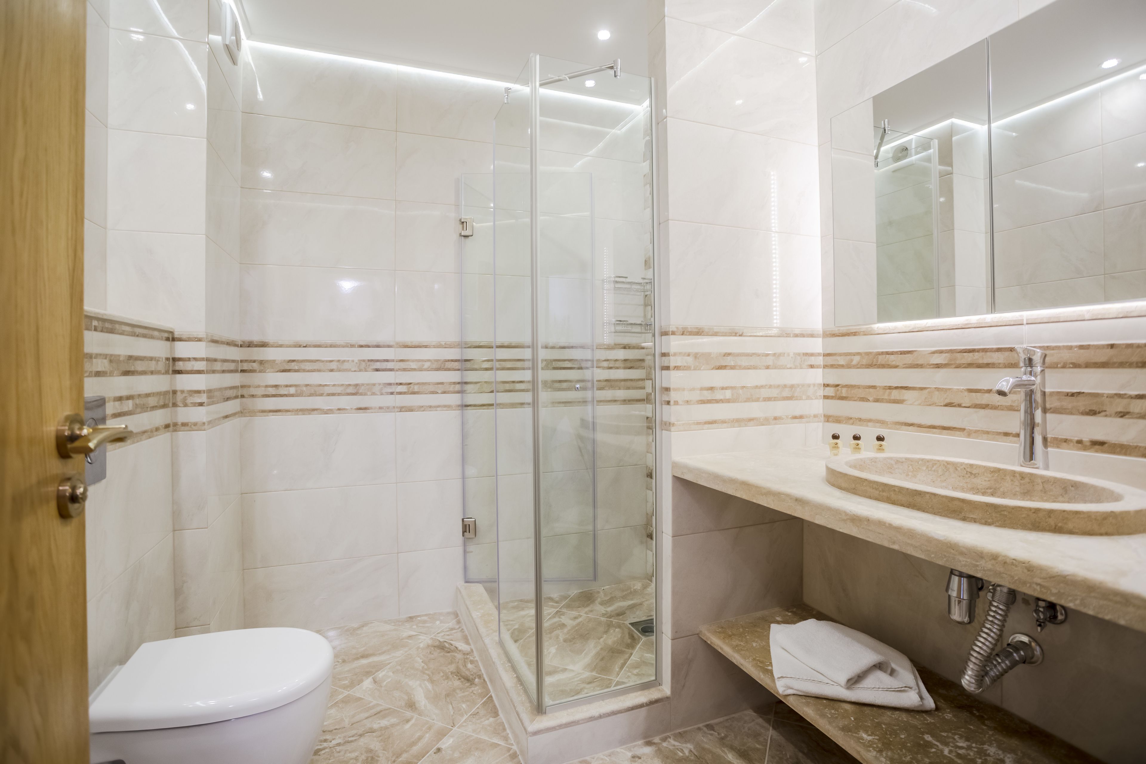 shower, free toiletries, towels