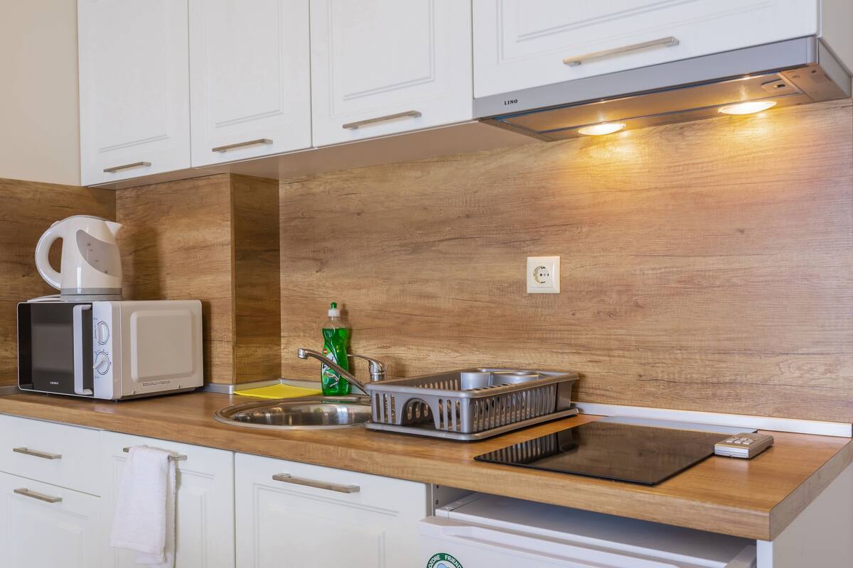 comfort apartment, 2 bedrooms, balcony, sea view | private kitchen | fridge, microwave, stovetop, coffee/tea maker