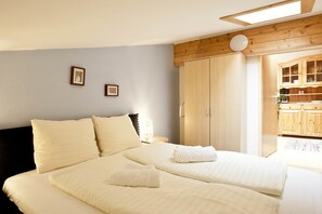 Apartment, 2 Bedrooms | Blackout drapes, free cribs/infant beds, rollaway beds, free WiFi