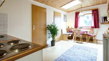 Apartment, 2 Bedrooms | In-room dining