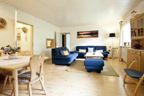 Club Apartment, 3 Bedrooms, Hill View | Living room - Sportland Inn (Kals am Grossglockner)