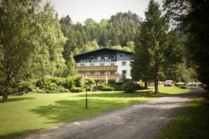 Front of property - Sportland Inn (Kals am Grossglockner)
