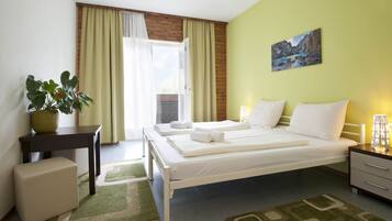 Doppelzimmer, Balkon | VerdunkelungsvorhÀnge, kostenlose Babybetten, Zustellbetten