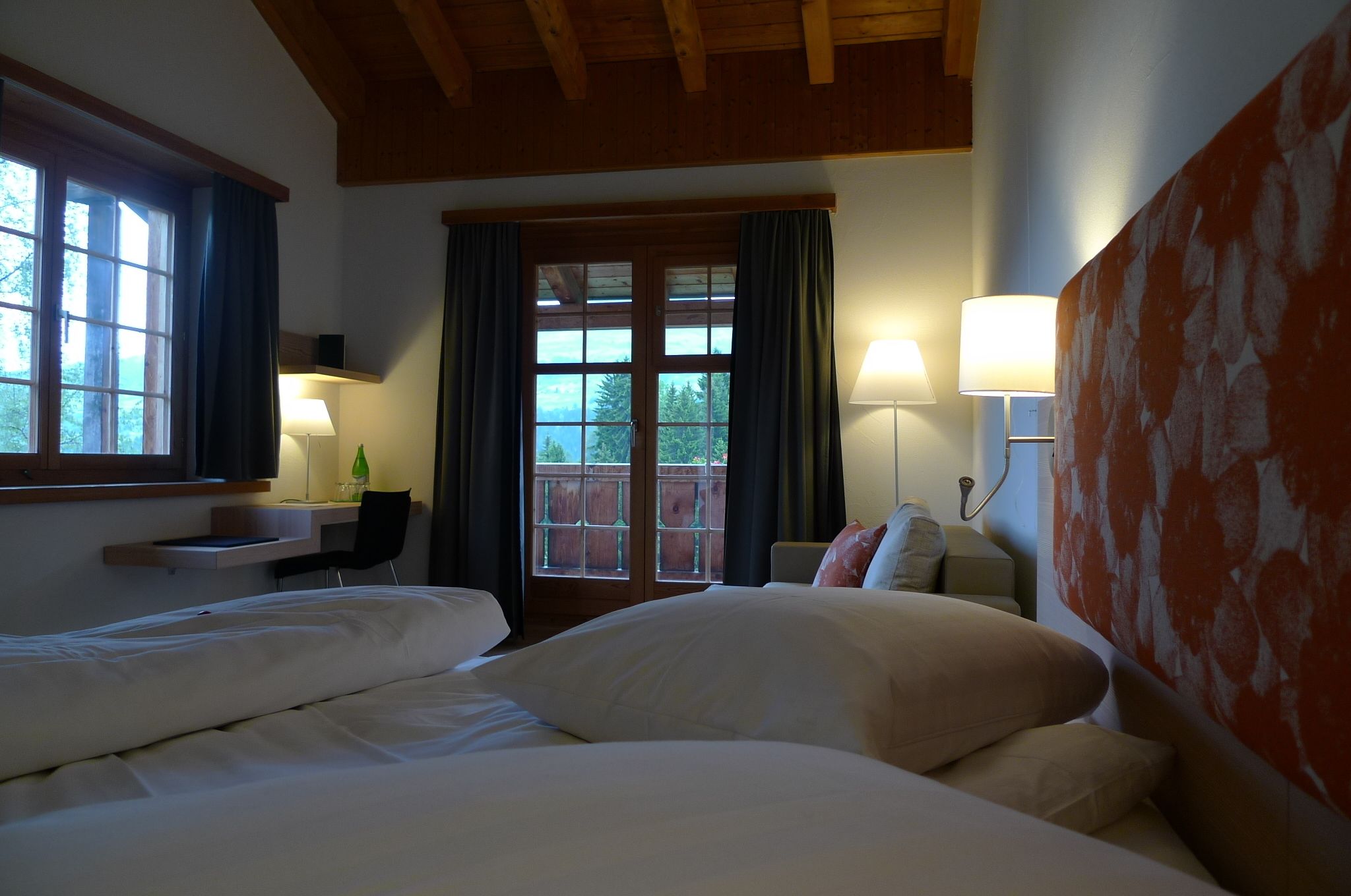 Coffres-forts dans les chambres, bureau, Wi-Fi gratuit, draps fournis