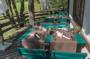 Déjeuner et dîner servis sur place, spécialités Cuisine régionale