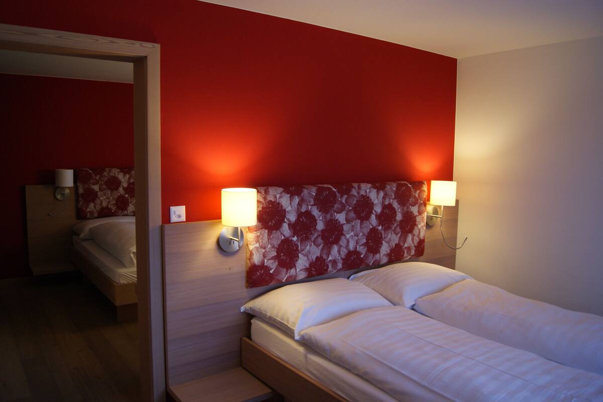 Triple Room | In-room safe, desk, WiFi (free), bed sheets