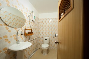 淋浴設備、免費盥洗用品、毛巾