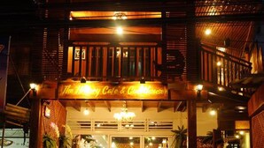 A building with a sign reading "The Heritage Cafe & Restaurant". - The History Cafe' & Guesthouse (Sukhothai)