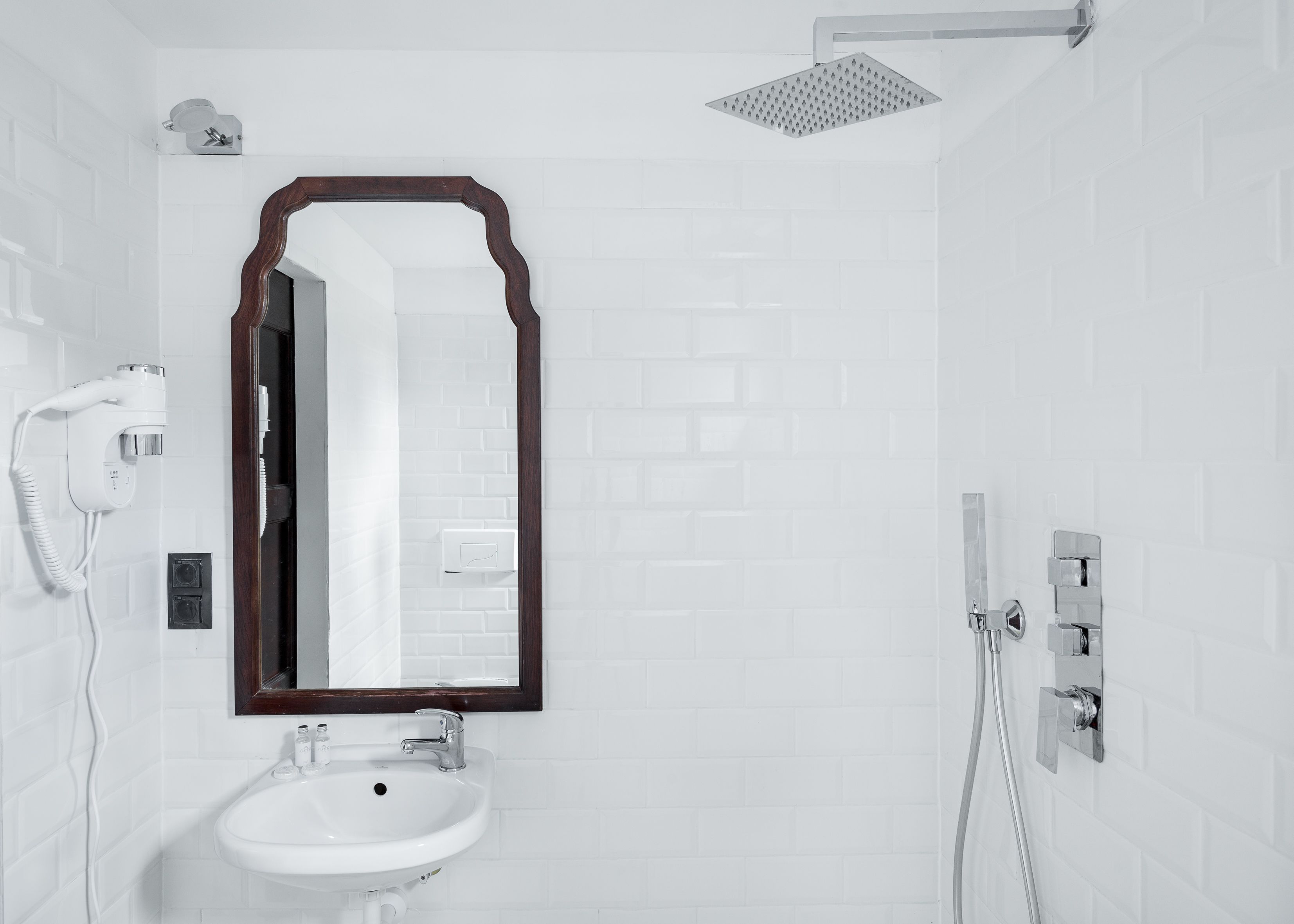 Standard Twin Room, Mountain View | Bathroom shower