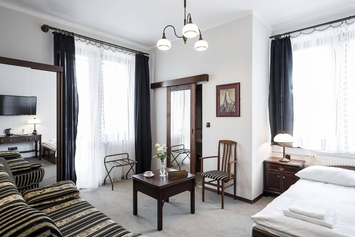Standard Triple Room, Mountain View | Premium bedding, in-room safe, desk, laptop workspace