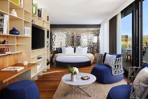 เพนท์เฮาส์, ระเบียง (Suite) | มินิบาร์, ตู้นิรภัยในห้องพัก, โต๊ะทำงาน, ผ้าม่านกันแสง