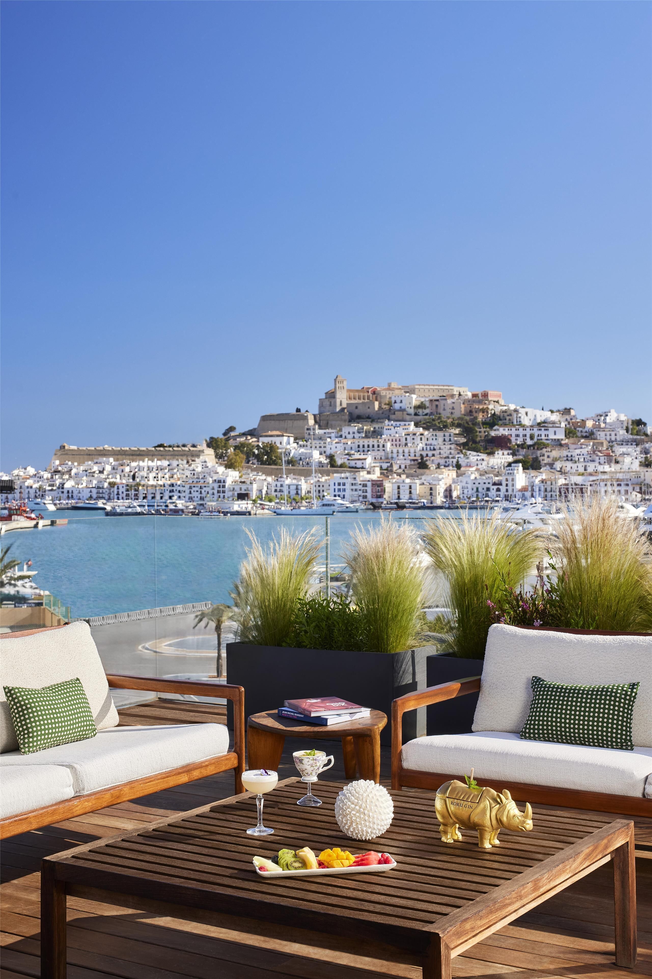 Penthouse, terrasse (Suite) | Minibar, coffres-forts dans les chambres, bureau, rideaux occultants