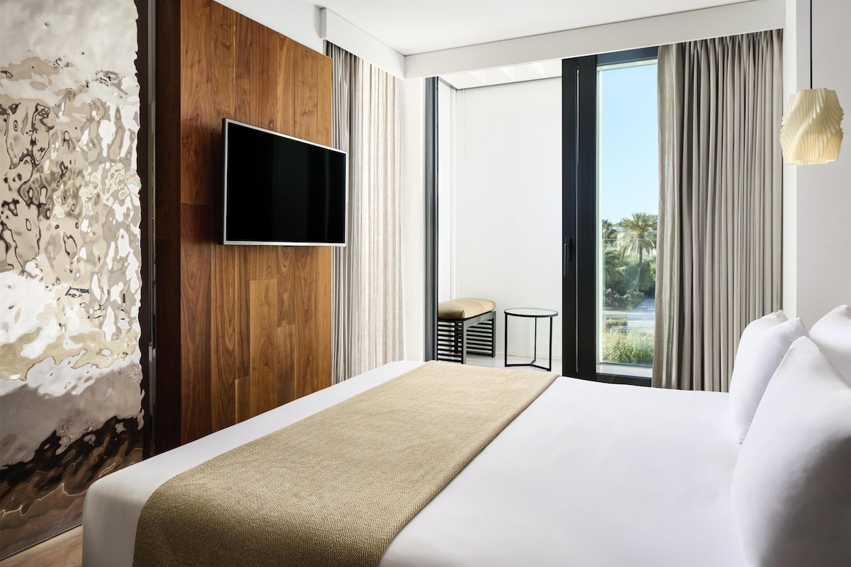 Minibar, in-room safe, desk, blackout drapes