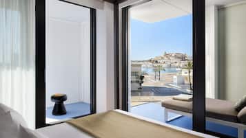 Minibar, in-room safe, desk, blackout drapes