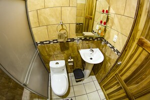Bathroom - Apartamentos Valle del Volcán (La Fortuna)