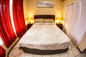 2 Schlafzimmer, Daunenbettdecken, Bügeleisen/Bügelbrett