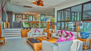 6-Bedroom Pool Villa with Sea View  | ห้องนั่งเล่น | ทีวีจอแบน 75 นิ้ว พร้อมช่องดาวเทียม, ทีวี