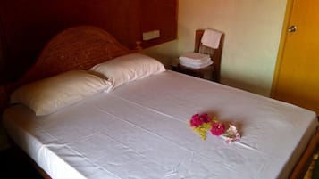 Basic Triple Room, 2 Double Beds, Garden View | 1 bedroom, premium bedding, in-room safe, desk