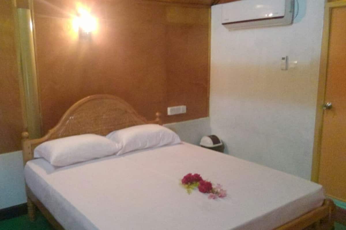 Basic Double Room, 1 Double Bed, Garden View | 1 bedroom, premium bedding, in-room safe, desk