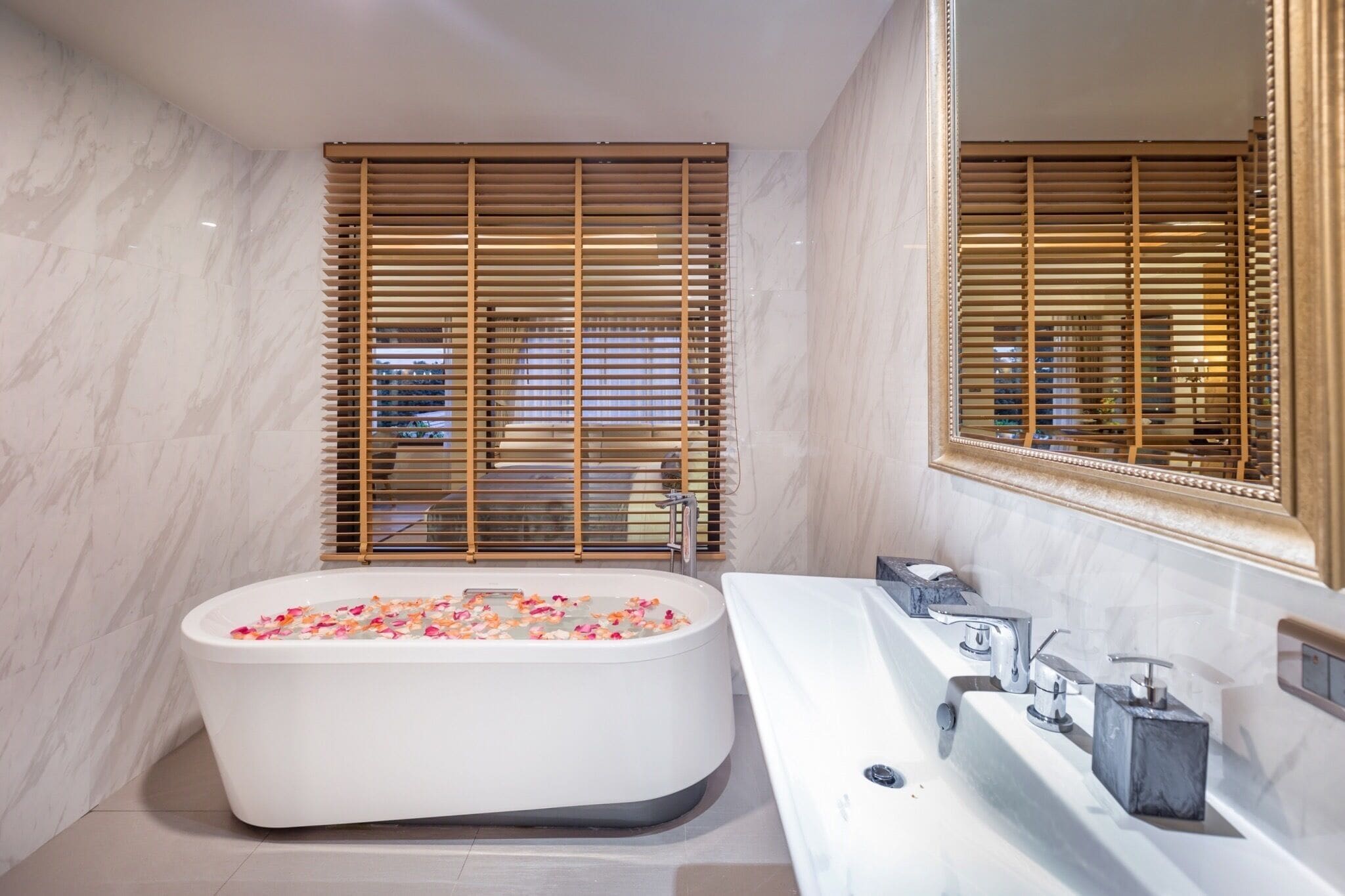 executive suite with daybed | bathroom | free toiletries, hair dryer, bathrobes, slippers