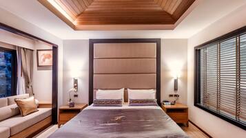 Executive Suite with Daybed | 2 bedrooms, in-room safe, desk, laptop workspace