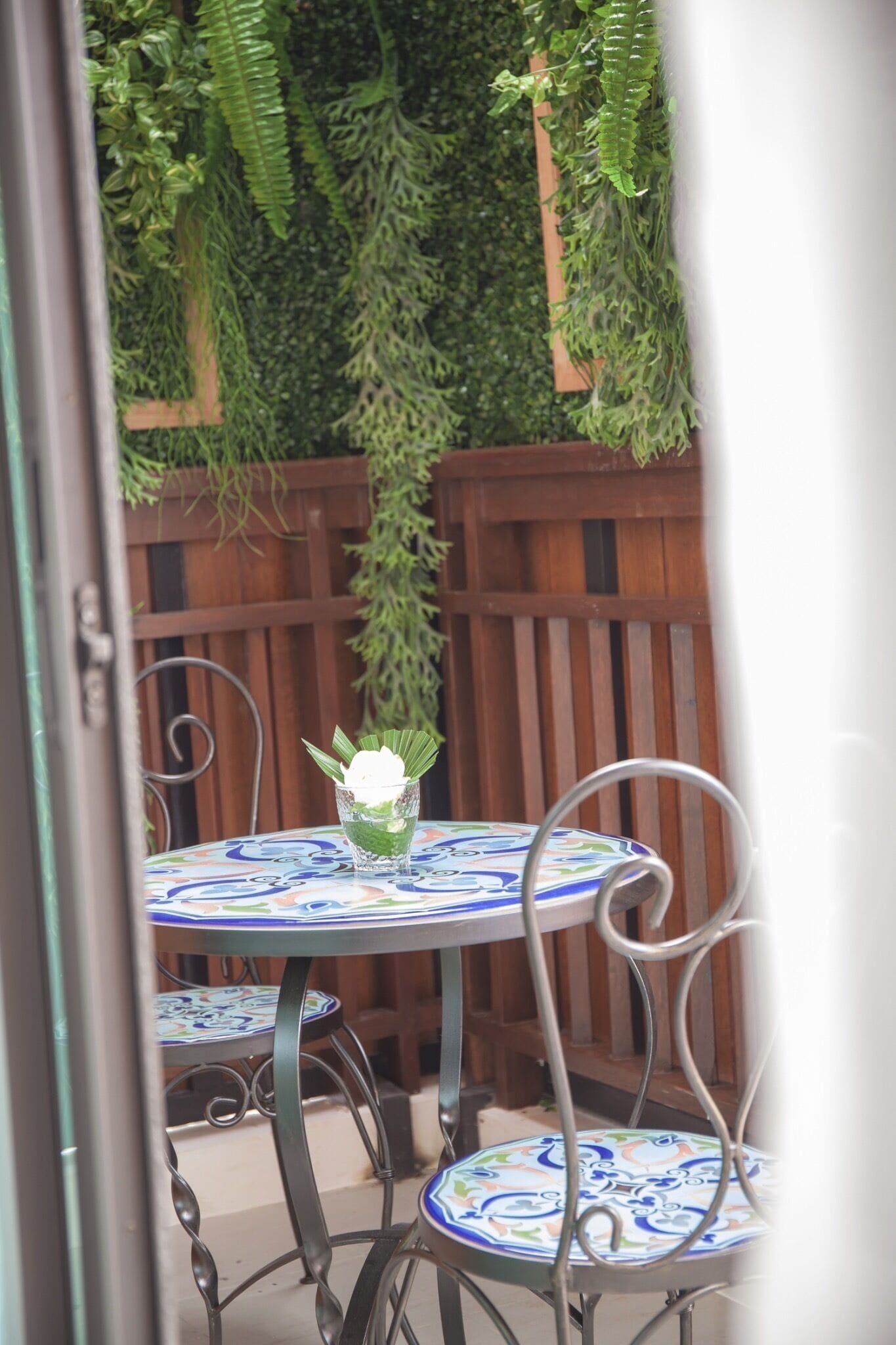 deluxe king with balcony | balcony