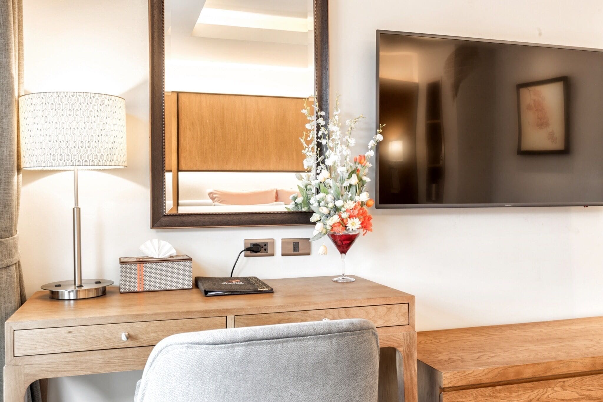 deluxe king with balcony | living area | 52-inch lcd tv with cable channels, tv