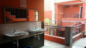 Standard Triple Room | Bathroom sink