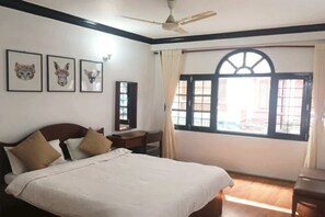Deluxe kamer | Een kluis op de kamer, een strijkplank/strijkijzer, gratis wifi