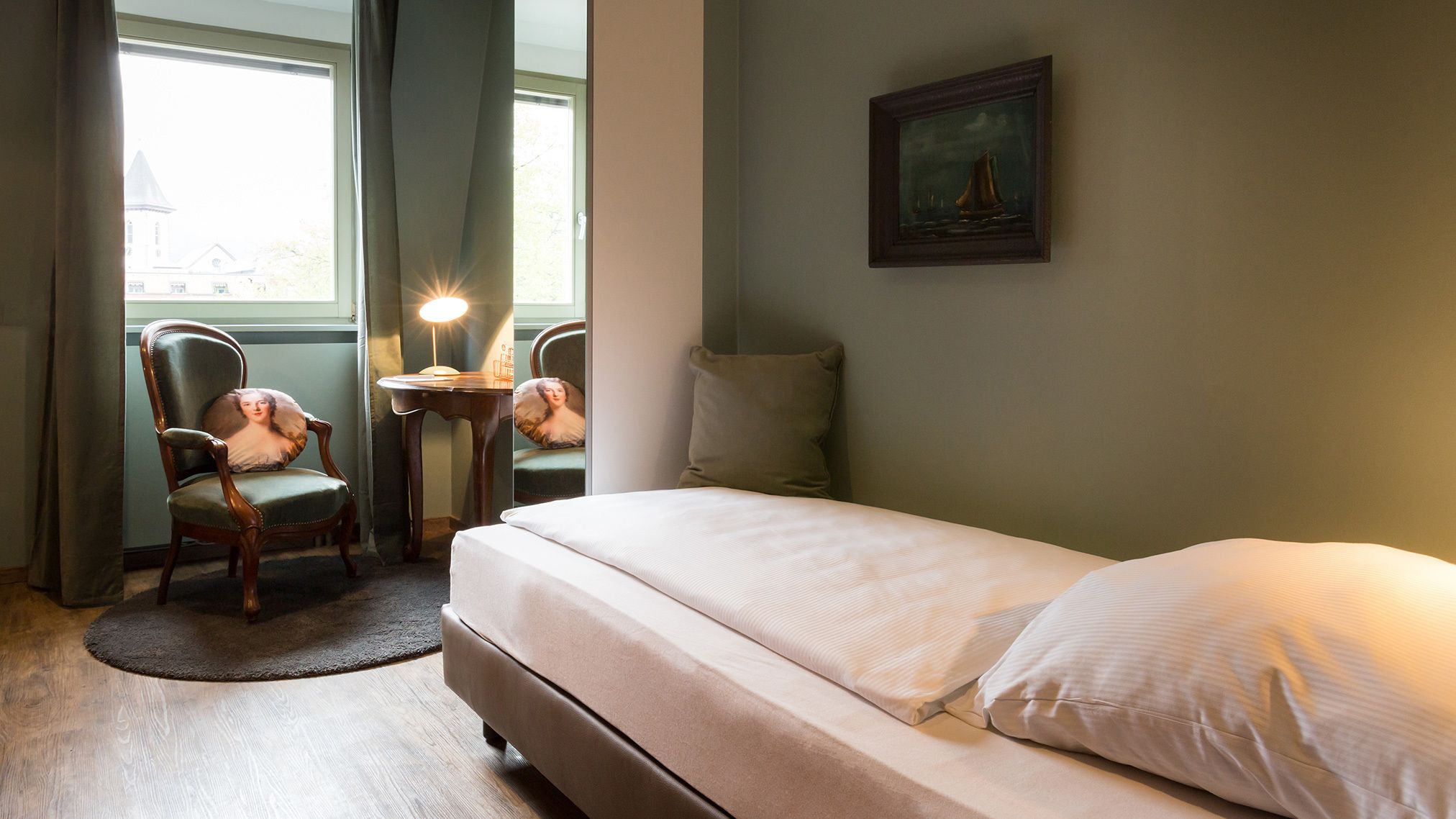 single room | in-room safe, desk, free cots/infant beds, free wifi