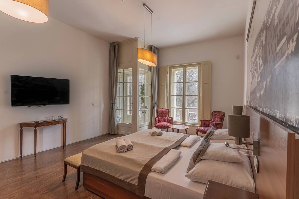 Deluxe Double Room | 1 bedroom, desk, free wired Internet, bed sheets