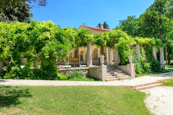 Vista frontal de la propiedad