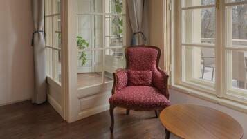 Deluxe Double Room | Desk, free wired internet, bed sheets