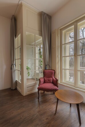 Deluxe Double Room | Desk, free wired Internet, bed sheets