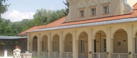 Khuôn viên nơi lưu trú